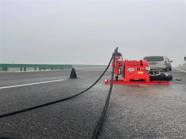 永胜马路路基路面开裂下沉注浆加固灌浆